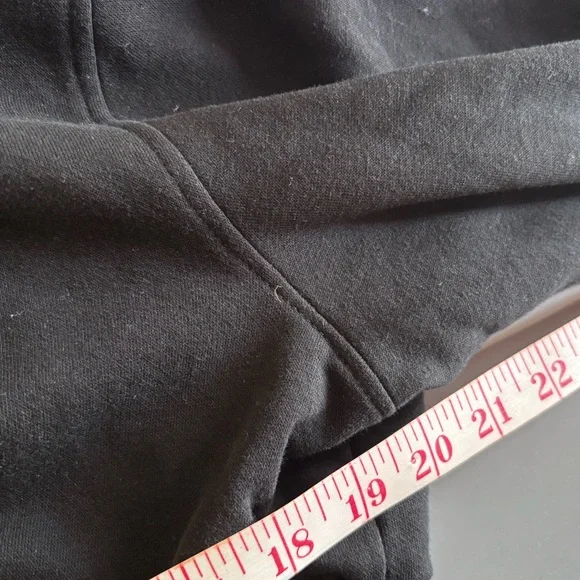 H&M Cropped Hoodie in Black - Picture 5 of 5